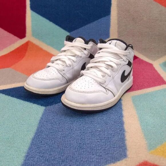 Jordan 1 Mid Little Kids' Shoes 13C - Picture 2 of 7